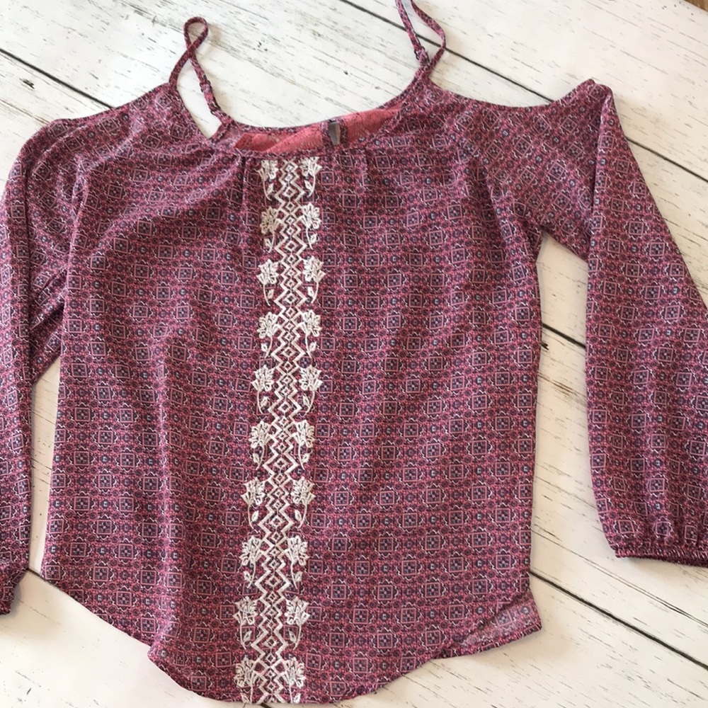 Women’s open shoulder blouse